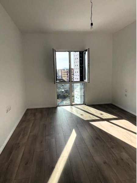 Tirane, shitet apartament 1+1 Kati 8, 82 m² 180.000 € (5 maj)