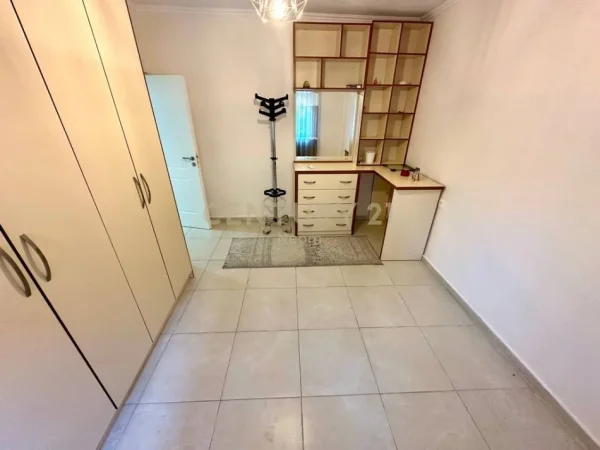 Tirane, jepet me qera apartament 1+1+Ballkon Kati 1, 61 m² 470 € (RRUGA E DIBRES)