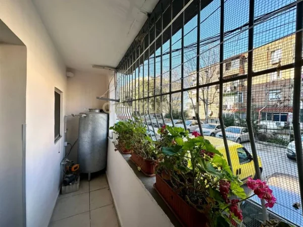 Tirane, jepet me qera apartament 1+1+Ballkon Kati 1, 61 m² 470 € (RRUGA E DIBRES)