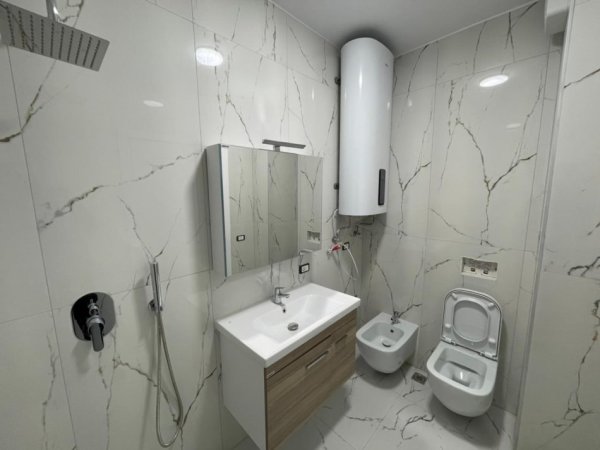 Tirane, jepet me qera apartament 2+1 Kati 7, 101 m² 680 € 