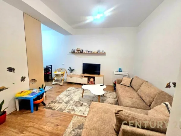 Tirane, jepet me qera apartament 1+1 Kati 5, 66 m² 450 € (ALI DEM)