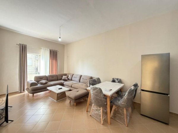 Tirane, jepet me qera apartament 3+1 Kati 4, 