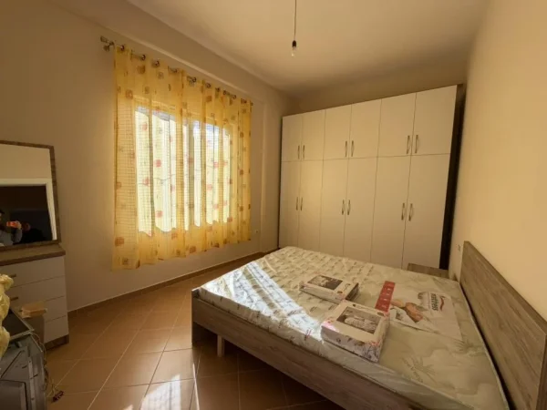 Tirane, jepet me qera apartament 3+1 Kati 4, 