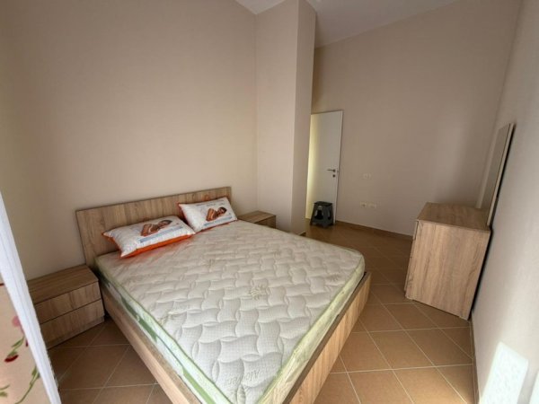 Tirane, jepet me qera apartament 3+1 Kati 4, 