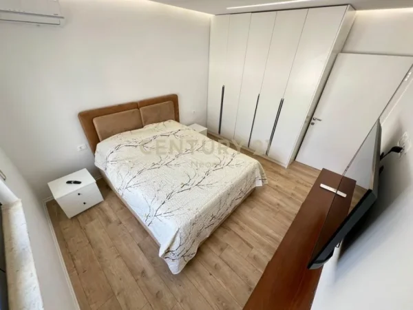 Tirane, jepet me qera apartament 1+1 Kati 4, 65 m² 600 € (Neom130748)