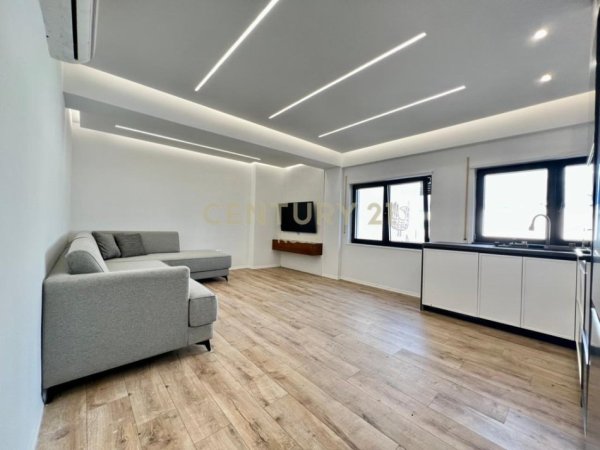 Tirane, jepet me qera apartament 1+1 Kati 4, 65 m² 600 € (Neom130748)