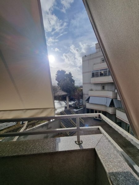 Tirane, jepet me qera apartament 1+1+Ballkon Kati 1, 63 m² 370 € (Rruga e Dajtit, Kompleksi Rafaelo)