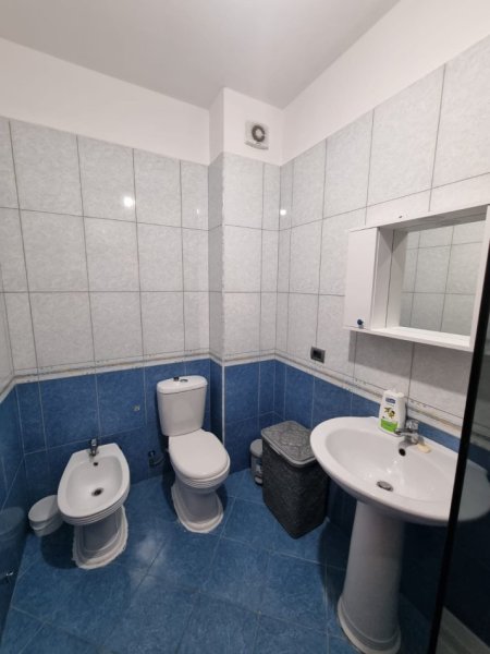 Tirane, jepet me qera apartament 1+1+Ballkon Kati 1, 63 m² 370 € (Rruga e Dajtit, Kompleksi Rafaelo)