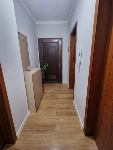 Tirane, jepet me qera apartament 1+1+Ballkon Kati 1, 63 m² 370 € (Rruga e Dajtit, Kompleksi Rafaelo)