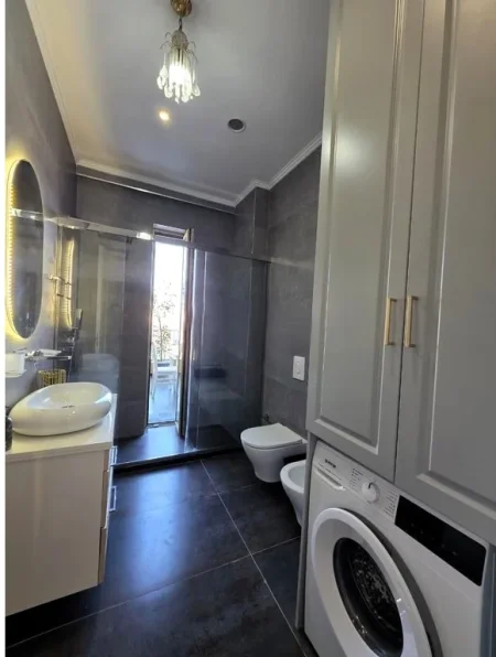 Tirane, jepet me qera apartament 2+1 Kati 8, 136 m² 2.000 € (rruga faik konica)