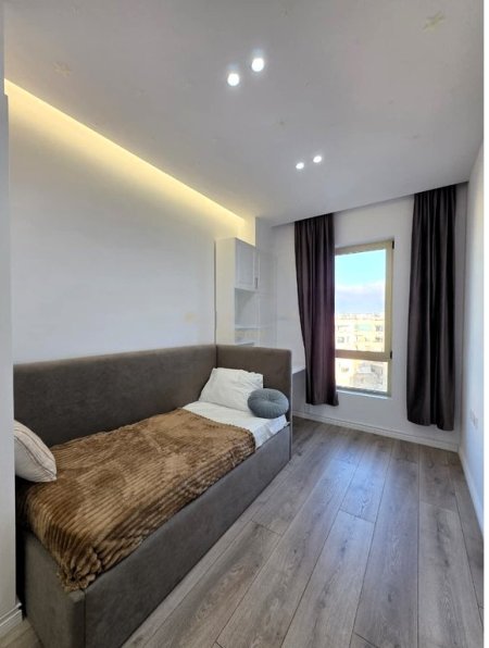Tirane, jepet me qera apartament 2+1 Kati 8, 136 m² 2.000 € (rruga faik konica)