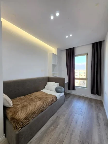 Tirane, jepet me qera apartament 2+1 Kati 8, 136 m² 2.000 € (rruga faik konica)