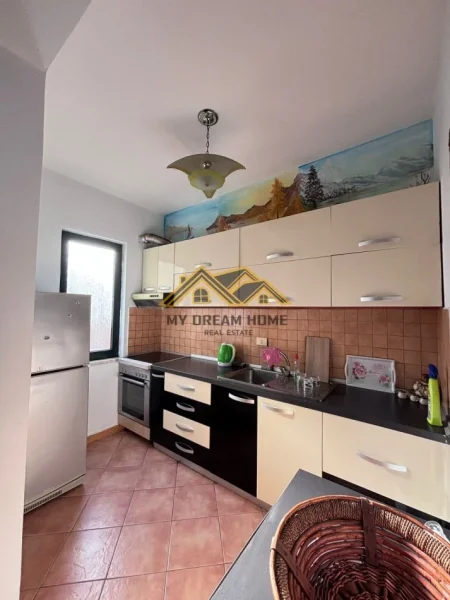 Durres, jepet me qera garsonier 1+1 Kati 3, 54 m² 250 € 