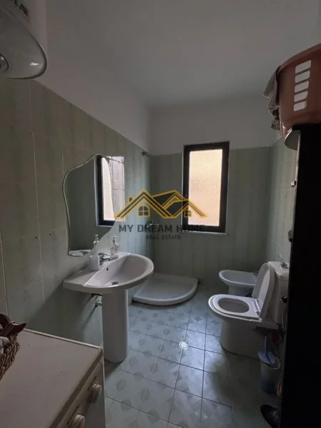 Durres, jepet me qera garsonier 1+1 Kati 3, 54 m² 250 € 