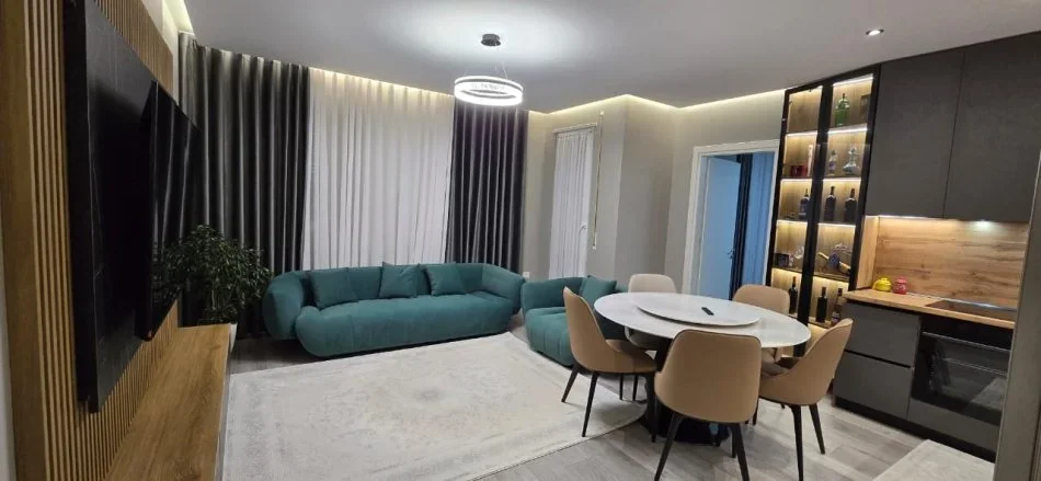 Tirane, jap me qera apartament 1+1+Ballkon Kati 4, 70 m² (Kompleksi Univers City, afer QTU)