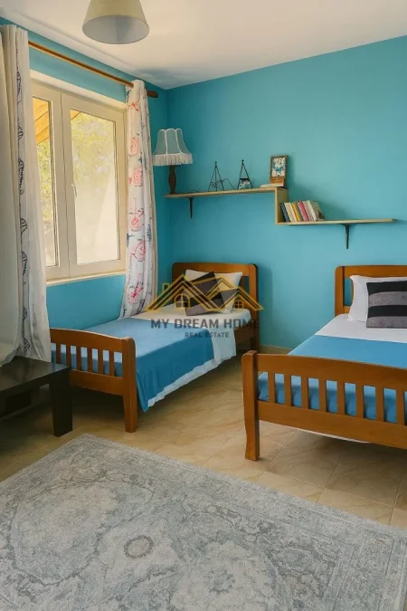 Durres, jepet me qera Vile , 400 m² 250 € 