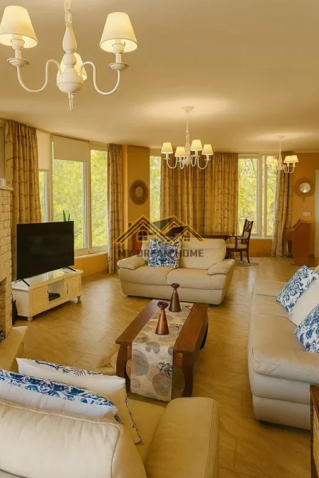 Durres, jepet me qera Vile , 400 m² 250 € 