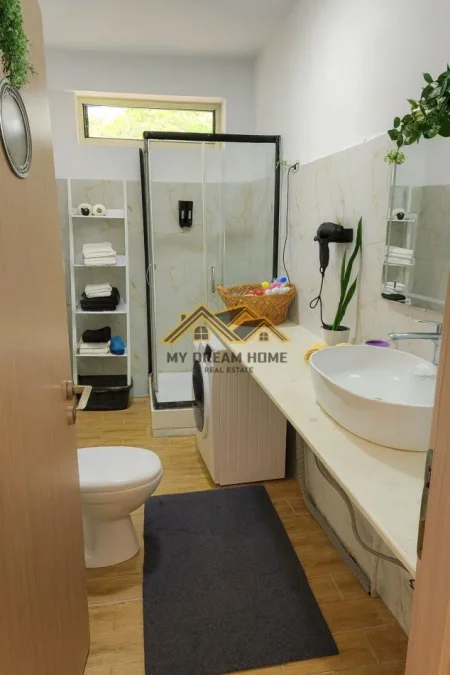 Durres, jepet me qera Vile , 400 m² 250 € 