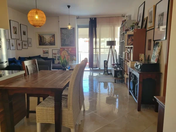 Tirane, shitet apartament 1+1 Kati 5, 178.000 € (Rruga Andon Lufi)