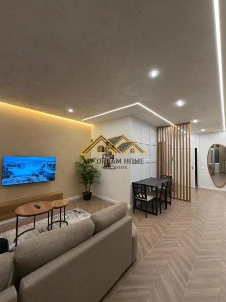 Durres, jepet me qera apartament 2+1 Kati 5, 131 m² 1.200 € (vollga)