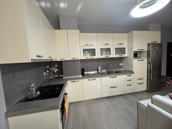 Tirane, jap me qera apartament 1+1+Ballkon Kati 1, 71 m² 580 € (Rruga Jordan Misja, afer Kompleksit Panorama)