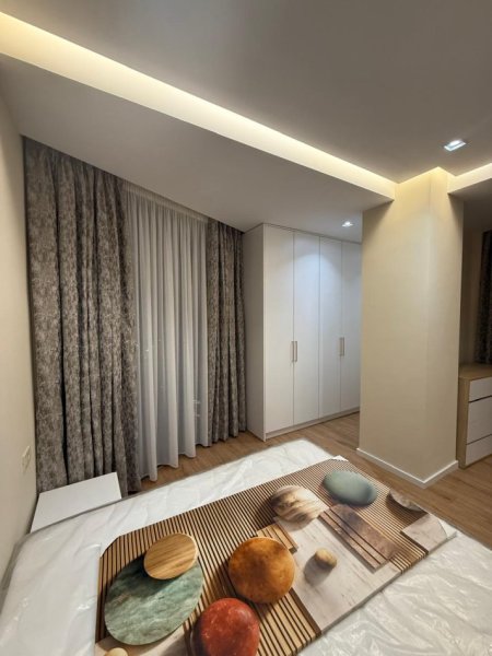 Tirane, jepet me qera apartament 2+1 Kati 5, 110 m² 1.000 € (golden tower rezidence)