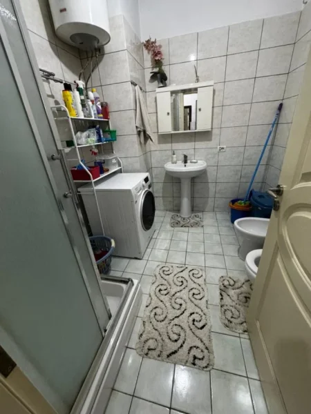 Tirane, jepet me qera apartament 2+1 , 71 m² 430 € (Ysberisht)