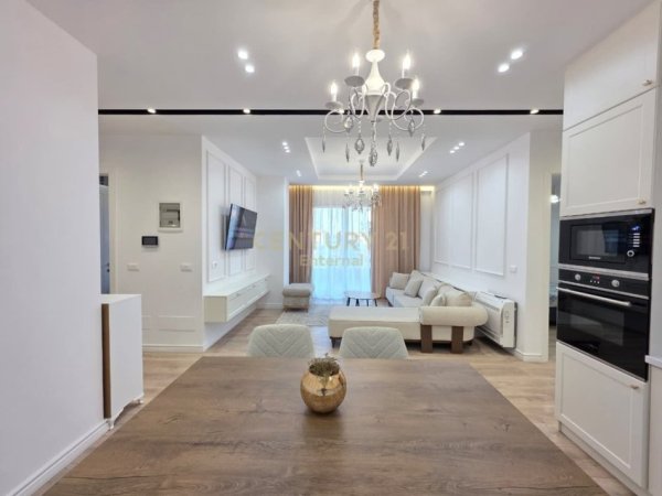 Tirane, jepet me qera apartament 2+1 Kati 8, 136 m² 2.000 € (Rruga Faik Konica)