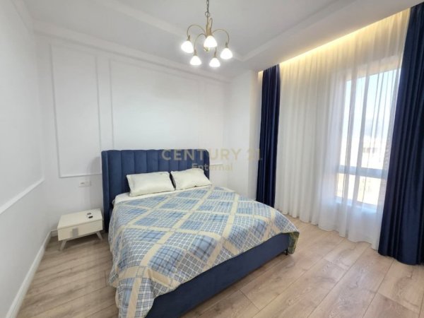 Tirane, jepet me qera apartament 2+1 Kati 8, 136 m² 2.000 € (Rruga Faik Konica)