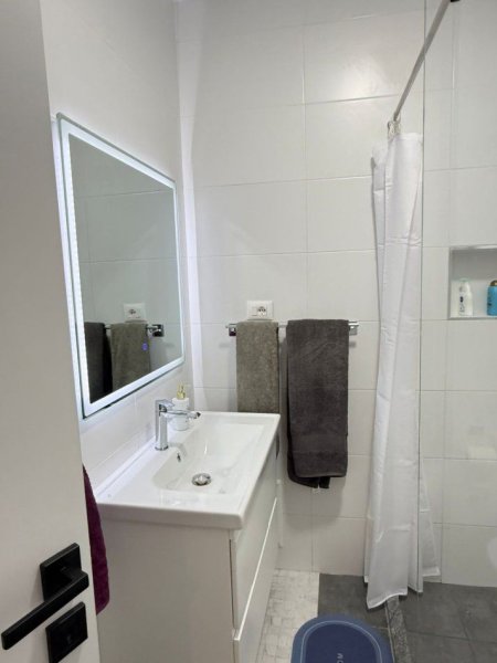 Tirane, jepet me qera apartament Kati 2, 35 m² 370 € (FRESKU)