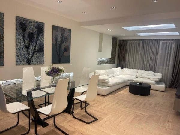 Tirane, jepet me qera apartament Kati 1, 198 m² 3.000 € (Libri Universitar)