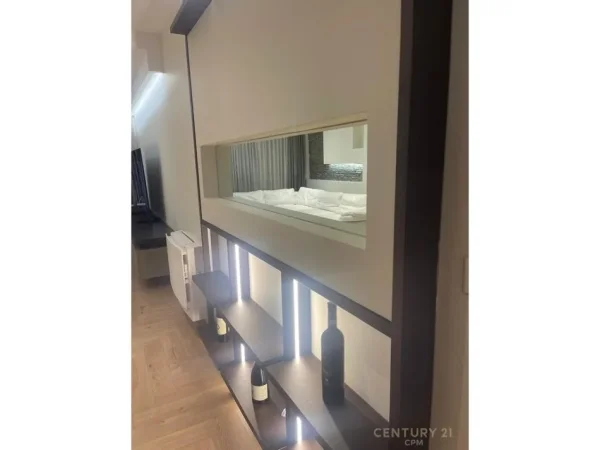 Tirane, jepet me qera apartament Kati 1, 198 m² 3.000 € (Libri Universitar)