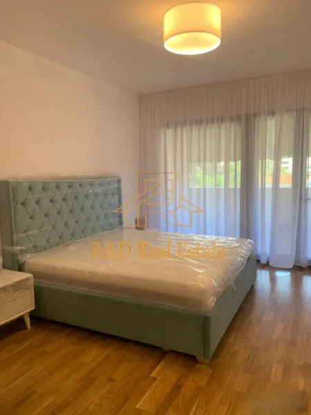 Tirane, jepet me qera apartament 3+1+Ballkon Kati 3, 170 m² 2.500 € (Rruga Ismail Qemali)