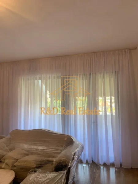 Tirane, jepet me qera apartament 3+1+Ballkon Kati 3, 170 m² 2.500 € (Rruga Ismail Qemali)