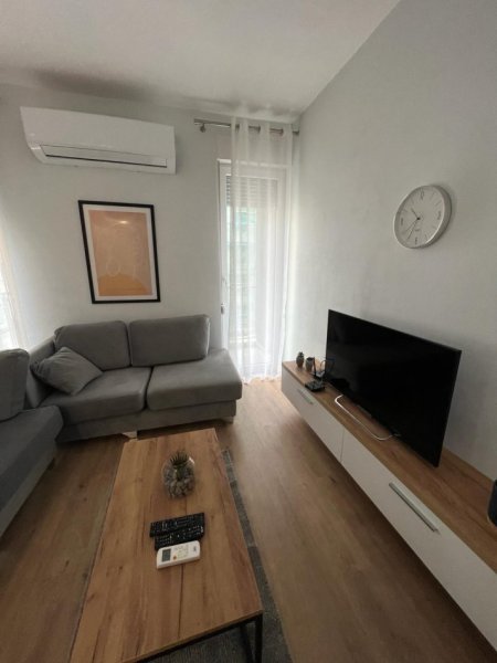 Tirane, jepet me qera apartament 2+1 Kati 3, 92 m² 750 € (LAPRAKE)
