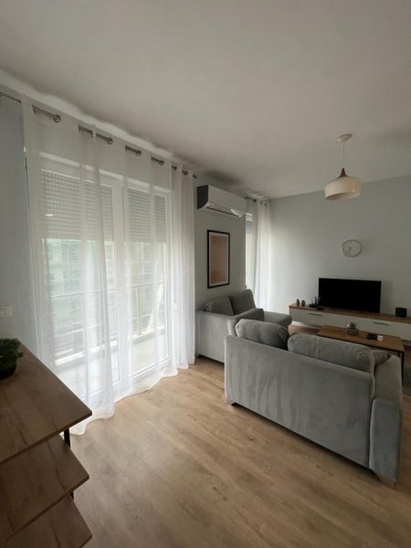 Tirane, jepet me qera apartament 2+1 Kati 3, 92 m² 750 € (LAPRAKE)