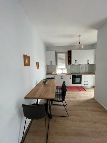 Tirane, jepet me qera apartament 2+1 Kati 3, 92 m² 750 € (LAPRAKE)