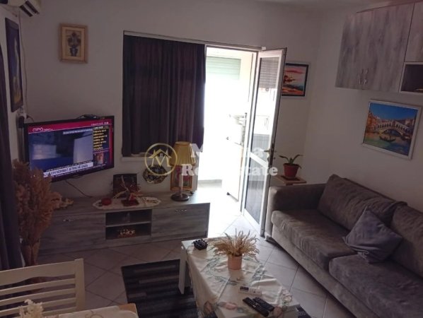Tirane, jepet me qera garsonier Kati 4, 43 m² 600 € (Brryli)