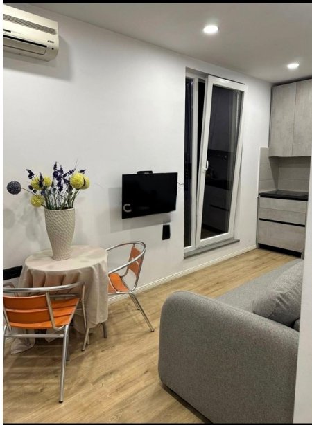Tirane, jepet me qera apartament 1+1 Kati 9, 30 m² 450 € (ish tregu elektrik)