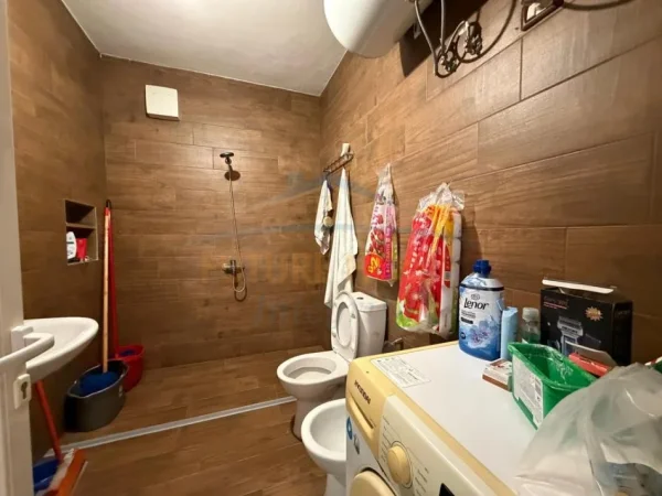 Tirane, shitet apartament 2+1 Kati 4, 106 m² 208.000 € (Ish Tregu Elektrik)