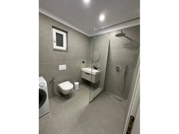 Tirane, jepet me qera garsonier 1+1 Kati 9, 30 m² 450 € (Tregu elektrike)