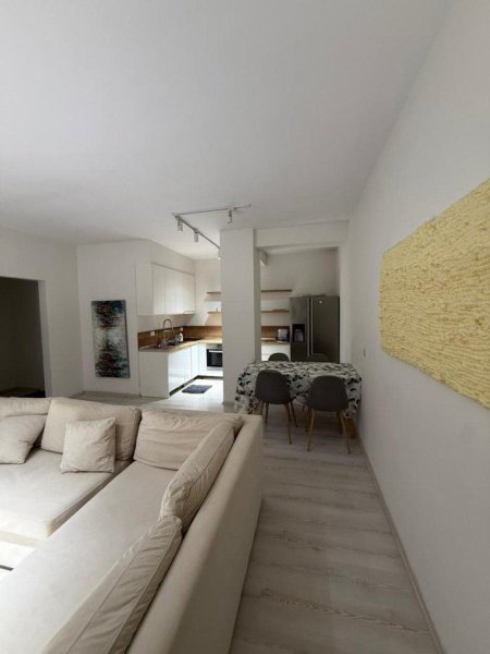 Tirane, jepet me qera apartament 2+1+Aneks+Ballkon Kati 1, 111 m² 600 € (KRISTAL CENTER)