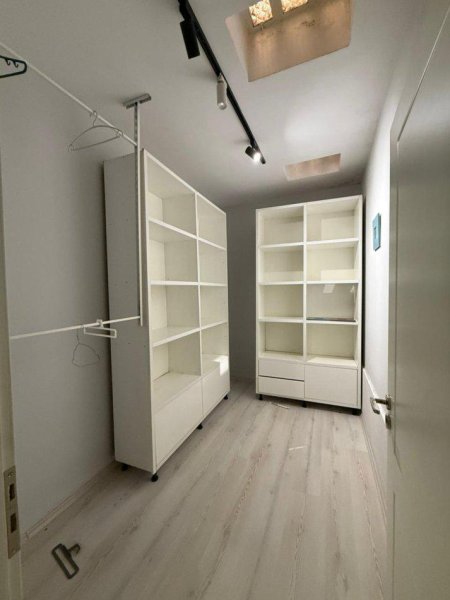 Tirane, jepet me qera apartament 2+1+Aneks+Ballkon Kati 1, 111 m² 600 € (KRISTAL CENTER)