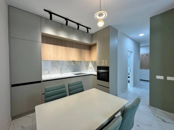 Tirane, jepet me qera apartament 2+1 Kati 9, 94 m² 900 € (Golden tower)