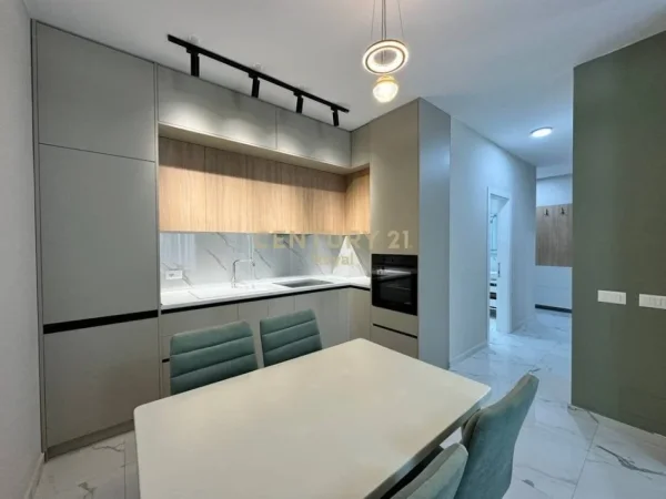 Tirane, jepet me qera apartament 2+1 Kati 9, 94 m² 900 € (Golden tower)