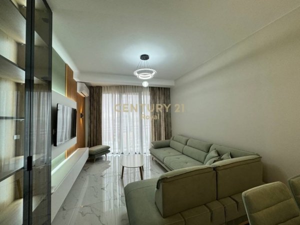 Tirane, jepet me qera apartament 2+1 Kati 9, 94 m² 900 € (Golden tower)