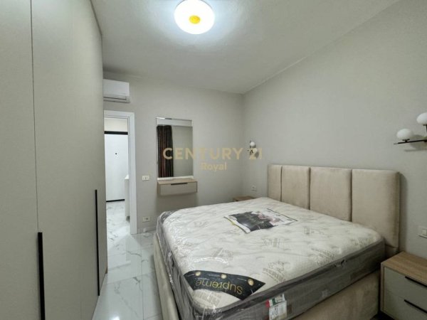 Tirane, jepet me qera apartament 2+1 Kati 9, 94 m² 900 € (Golden tower)