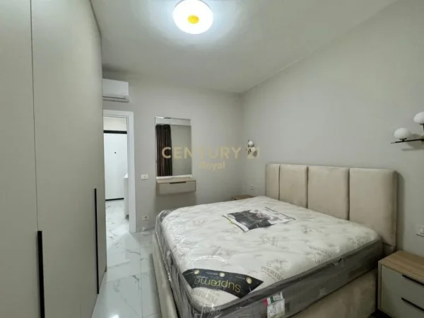 Tirane, jepet me qera apartament 2+1 Kati 9, 94 m² 900 € (Golden tower)