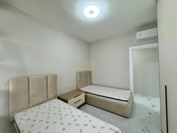 Tirane, jepet me qera apartament 2+1 Kati 9, 94 m² 900 € (Golden tower)