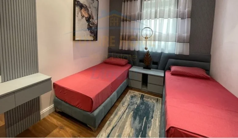 Tirane, jepet me qera apartament 3+1 Kati 0, 156 m² 4.500 € (Sofia Residence)